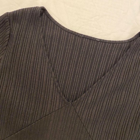 Black V-Neck Ribbed Shirt - Picture 3 of 3